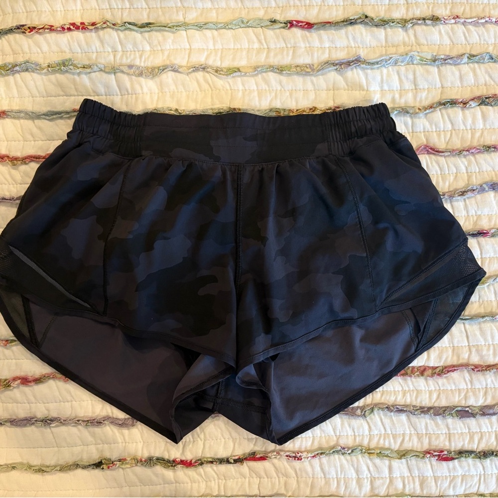 Lululemon Athletica Black Athletic Shorts Hotty Hot 2.5